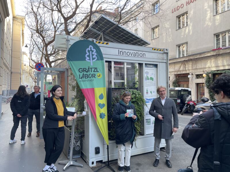 Seit Anfang des Jahres ist GRÜNSTATTGRAU Teil des Grätzllabors Josefstadt (ehemals Agenda Josefstadt). Gemeinsam mit dem Raumplanungsbüro di*mann, dem Architekturbüro nonconform sowie dem Verkehrsplanungsbüro con.sens bringen wir frischen Wind in den 8. Wiener Gemeindebezirk.